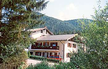 Die Ferienwohnung in Berchtesgaden liegt am Ortsrand von Schnau im Ortsteil Hinterschnau, nur vier Kilometer vom Knigssee entfernt